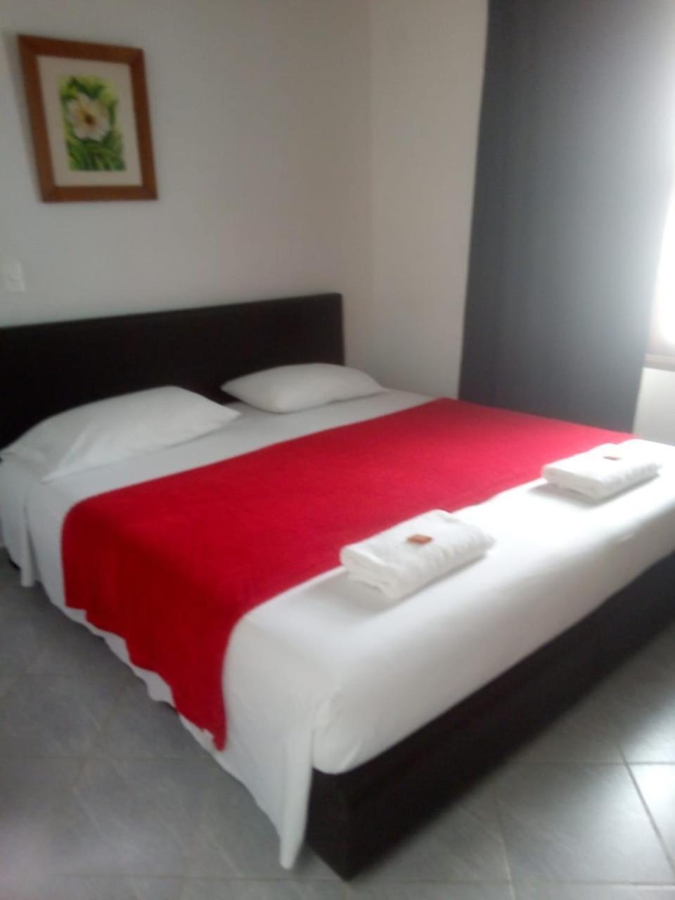 Hotel Barajas Jardin Exterior photo